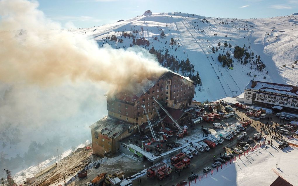 Bluswerkzaamheden bij het Turkse hotel. beeld AFP/Demiroren News Agency