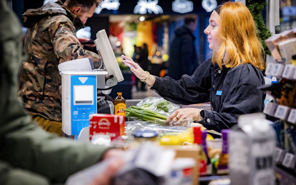 Albert Heijn, Jumbo en Plus rekenden aan de kassa jarenlang verkeerde prijzen. Dat zetten de supermarkten nu goed.  beeld ANP, Ramon van Flymen 