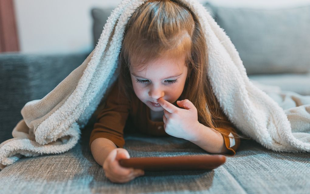 Neuspeuteren kan het slijmvlies beschadigen, waardoor bacteriën zich via de reukzenuw naar het brein kunnen verplaatsen. beeld iStock