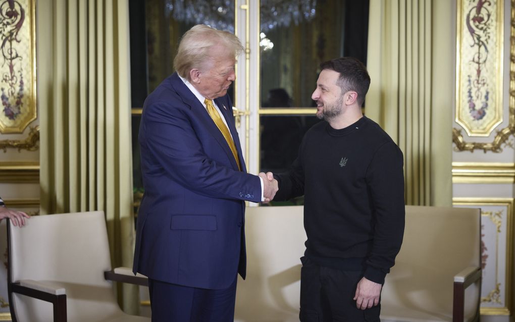 Donald Trump en Volodymyr Zelensky ontmoetten elkaar in december. beeld EPA