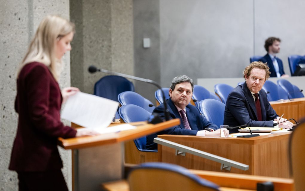 Hanneke van der Werf (D66), Chris Jansen, staatssecretaris Openbaar Vervoer en Milieu, en David van Weel, minister van Justitie en Veiligheid, tijdens een debat in de Tweede Kamer over de ongeregeldheden tijdens de jaarwisseling. beeld ANP, Sem van der Wal