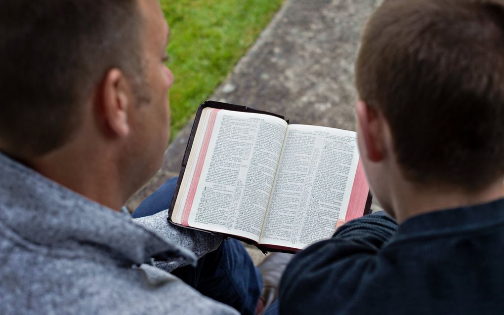 Van het stimuleren van Bijbellezen door anderen verwachten zowel studenten als ouders en docenten weinig. Toch is dat van groot belang, laat onderzoek zien. beeld Getty Images, Christa Boaz 