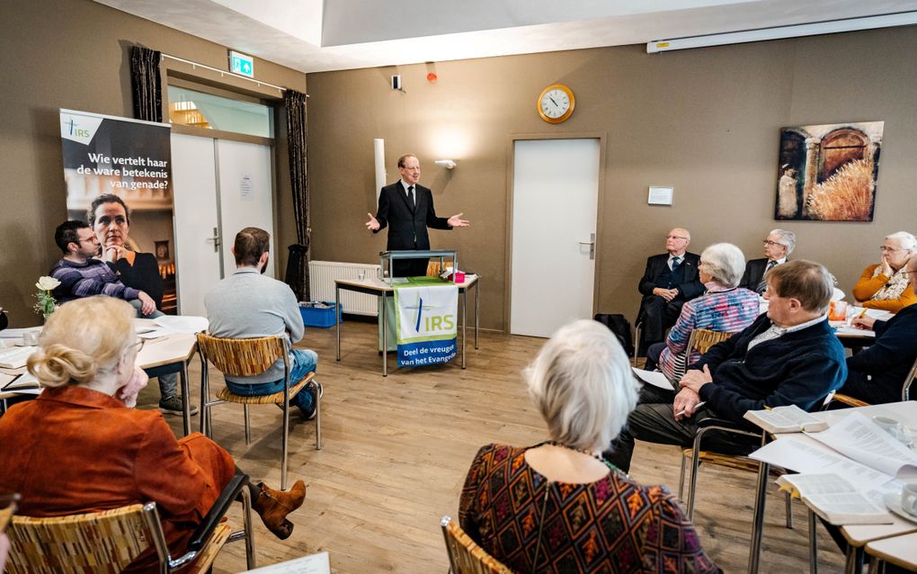 Ds. J.C. den Ouden sprak zaterdag tijdens de IRS-conferentie in Kamerik. beeld Hanno de Vries