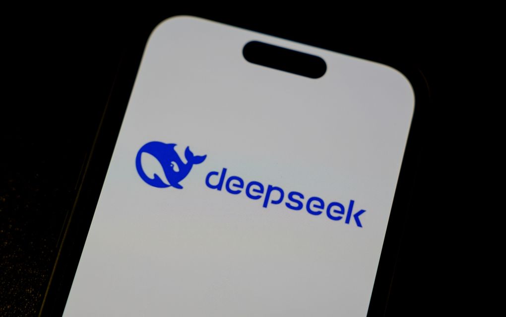 De app DeepSeek op een smartphone. beeld ANP, Robin van Lonkhuijsen