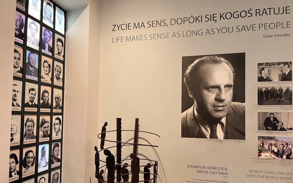 Oskar Schindler. Links een aantal portretten van Krakause Joden die hij redde. beeld RD