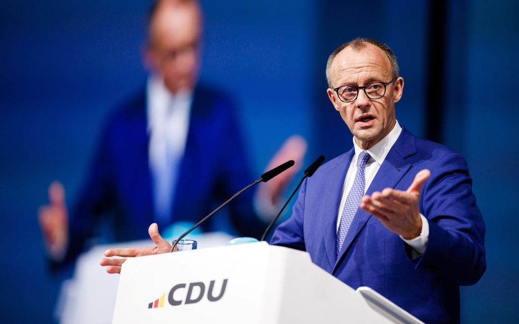 CDU-leider Friedrich Merz spreekt op het partijcongres in Berlijn. beeld EPA, Clemens Bilan