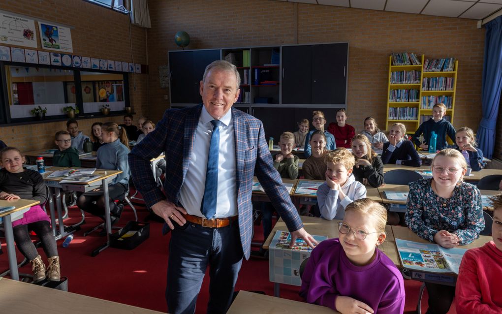 Bart Gijssen neemt afscheid van de Rehobôthschool in Genemuiden . beeld Freddy Schinkel