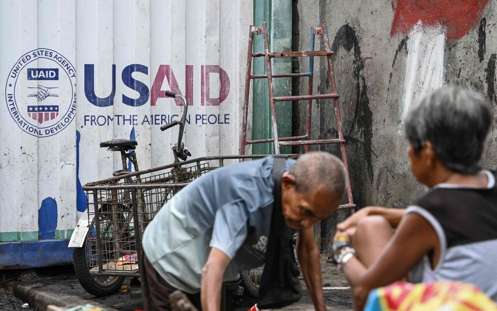 Het Amerikaanse hulpprogramma USAID wordt drastisch gereorganiseerd, met miljarden aan bezuinigingen tot gevolg. Foto: hulp in Manilla, de hoofdstad van de Filipijnen. beeld AFP, Jam Sta Rosa 