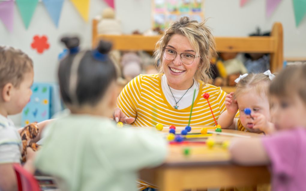 „Ik vind het onbegrijpelijk dat een pedagogisch medewerker nog geen 2600 euro bruto aan salaris krijgt.” beeld iStock