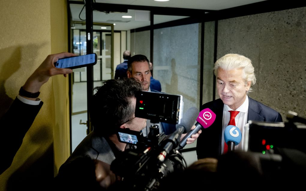 PVV-leider Wilders blijft er bij dat asielminister Faber haar omstreden asielwetten ongewijzigd kan invoeren. beeld ANP, Remko de Waal