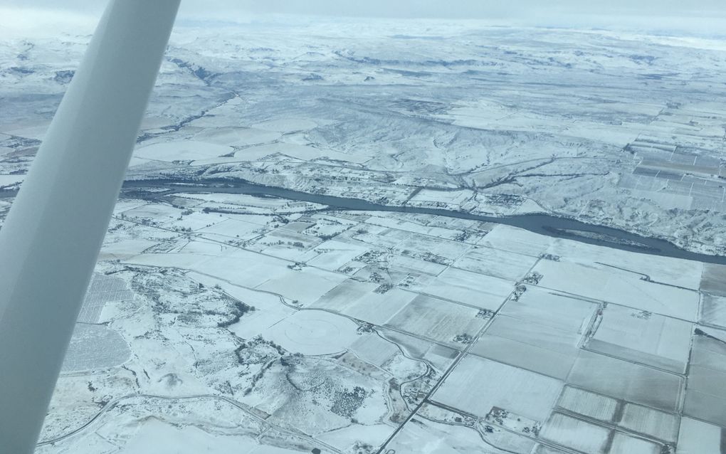 Vliegen boven besneeuwd Amerikaans landschap. beeld Joop van Weele