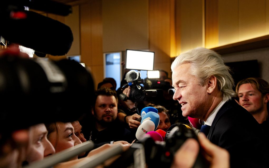 Geert Wilders (PVV) staat de pers te woord voorafgaand aan het wekelijkse vragenuurtje en de stemmingen in de Tweede Kamer. ANP ROBIN VAN LONKHUIJSEN