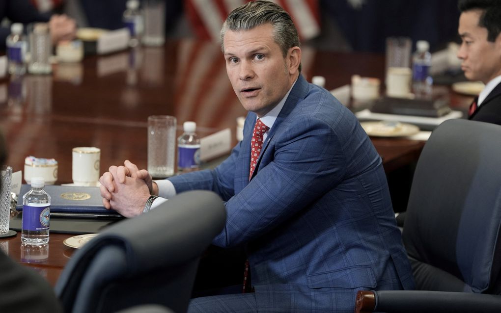 De Amerikaanse minister van Defensie Pete Hegseth spreekt tijdens een bijeenkomst in Washington D.C. beeld AFP, Oliver Contreras 