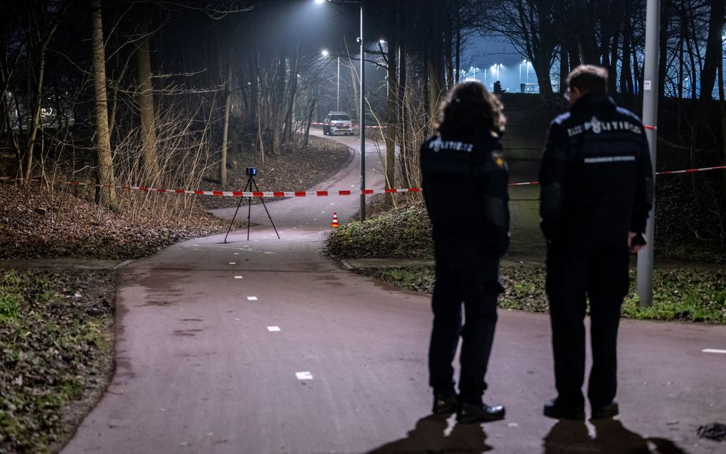 Politie doet onderzoek op de locatie waar een man werd neergeschoten. beeld ANP, Joey Bremer