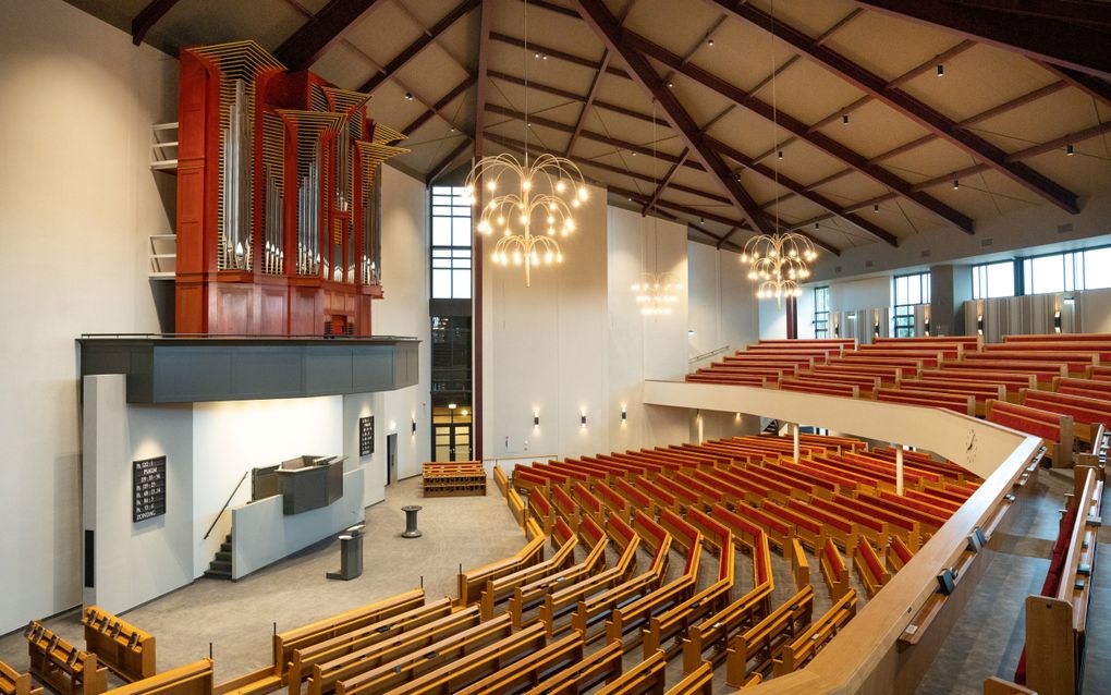 Interieur van de kerk van de gereformeerde gemeente van Barneveld-Zuid. beeld Niek Stam