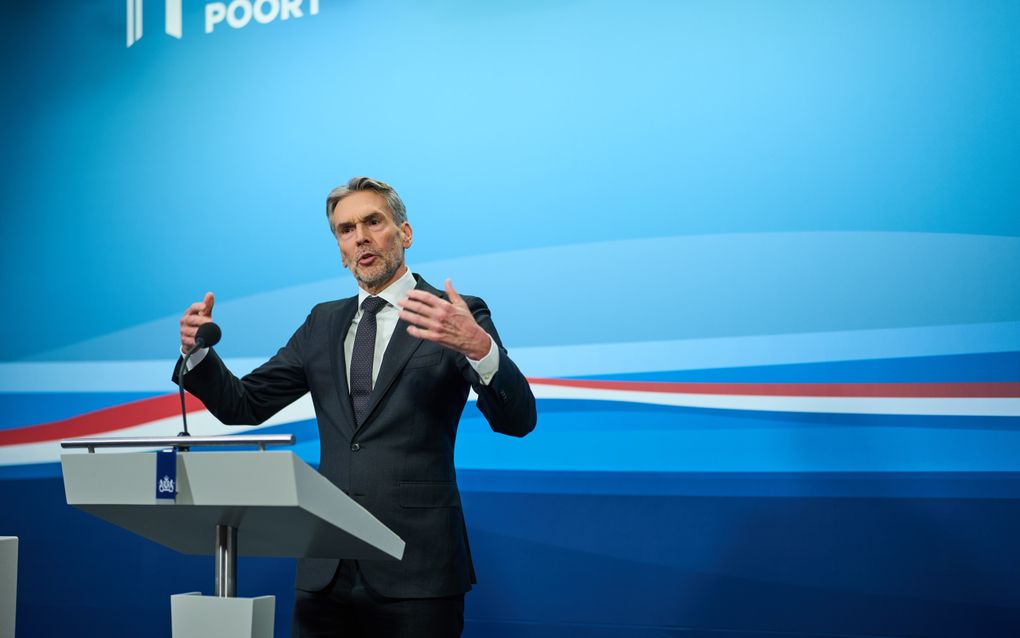 Premier Dick Schoof afgelopen vrijdag tijdens zijn wekelijkse persconferentie. beeld ANP, Phil Nijhuis