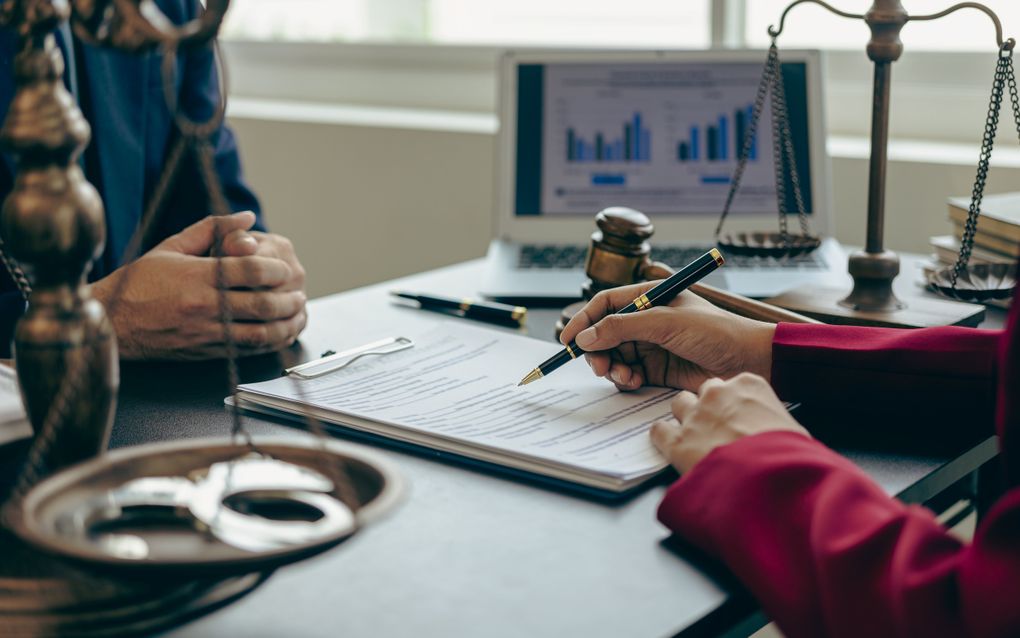 Ambtelijke taal wordt vaak ervaren als moeilijk, wollig en onbegrijpelijk. beeld iStock 