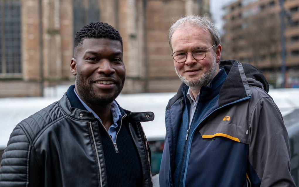 Maikel la Rose (l.) en Gerben van Dijk zijn beiden het gezicht van de ChristenUnie in Rotterdam in de campagne voor de gemeenteraadsverkiezingen volgend jaar. beeld Maarten Hooijmeijer