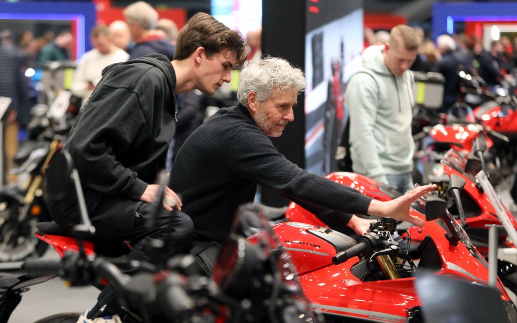 Met meer motorrijders dan ooit, meer standhouders en vermoedelijk een recordaantal bezoekers, is MOTORbeurs Utrecht 2025 donderdag van start gegaan. De 39e editie van de vierdaagse beurs is met 325 exposanten volledig uitverkocht. beeld VidiPhoto