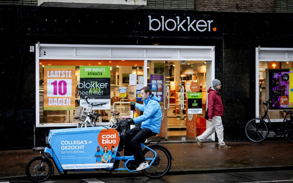 „Bol.com, MediaMarkt en Coolblue zullen in het gat springen voor duurdere apparaten, zoals stofzuigers en airfryers.”  beeld ANP, Robin Van Lonkhuijsen