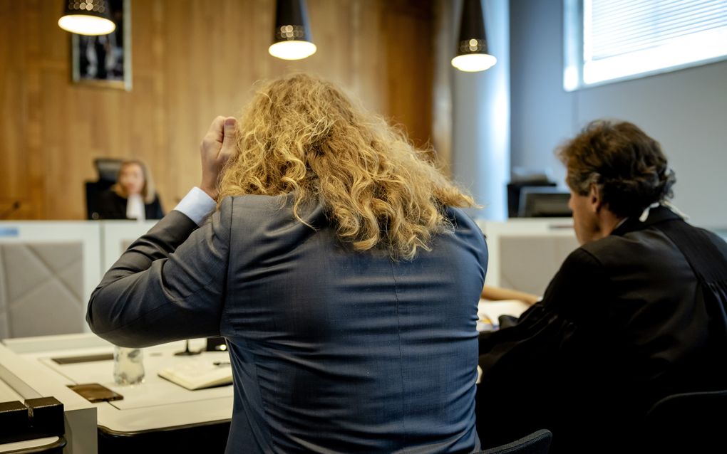 Gedaagde Jonathan (l) met zijn advocaat Richard van der Zwan tijdens een zitting in 2023. beeld ANP, Robin van Lonkhuijsen