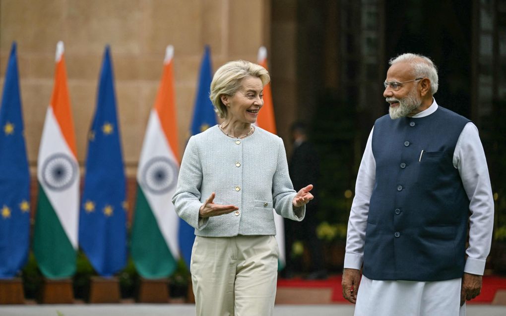 Europese Commissievoorzitter Ursula von der Leyen spreekt met de Indiase minister-president Narendra Modi in New Delhi. beeld AFP, Money Sharma