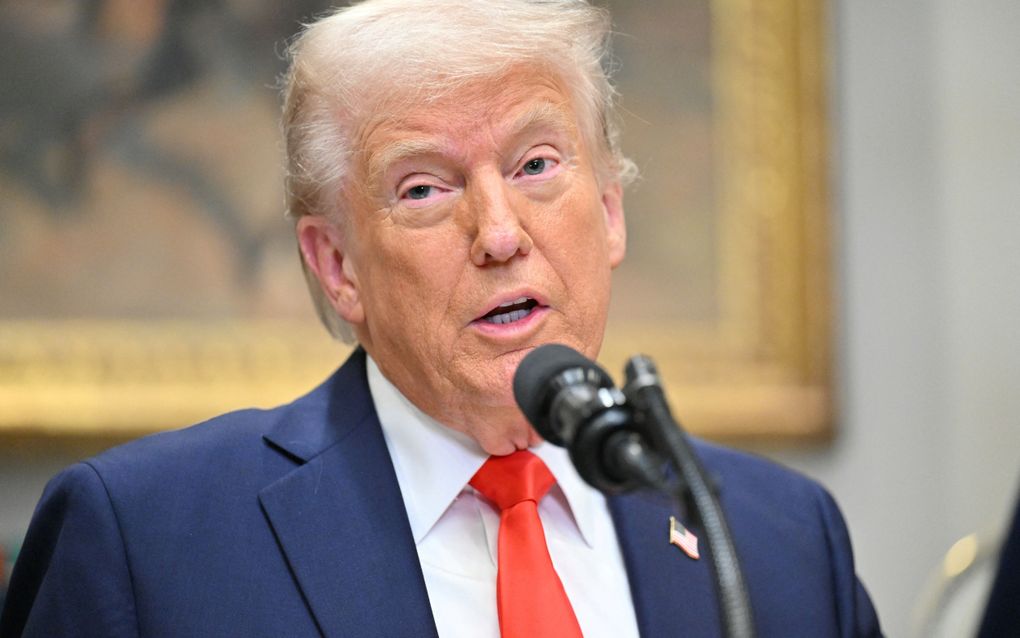 De Amerikaanse president Donald Trump spreekt in de Roosevelt Room van het Witte Huis in Washington D.C. beeld AFP, Roberto Schmidt 