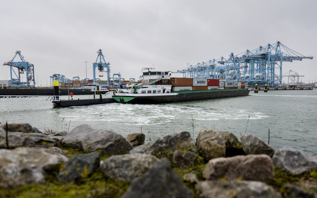 De haven van Rotterdam is een belangrijk logistiek knooppunt in Europa. Foto: containerterminal APM in de Maasvlakte. beeld ANP, Sem van der Wal