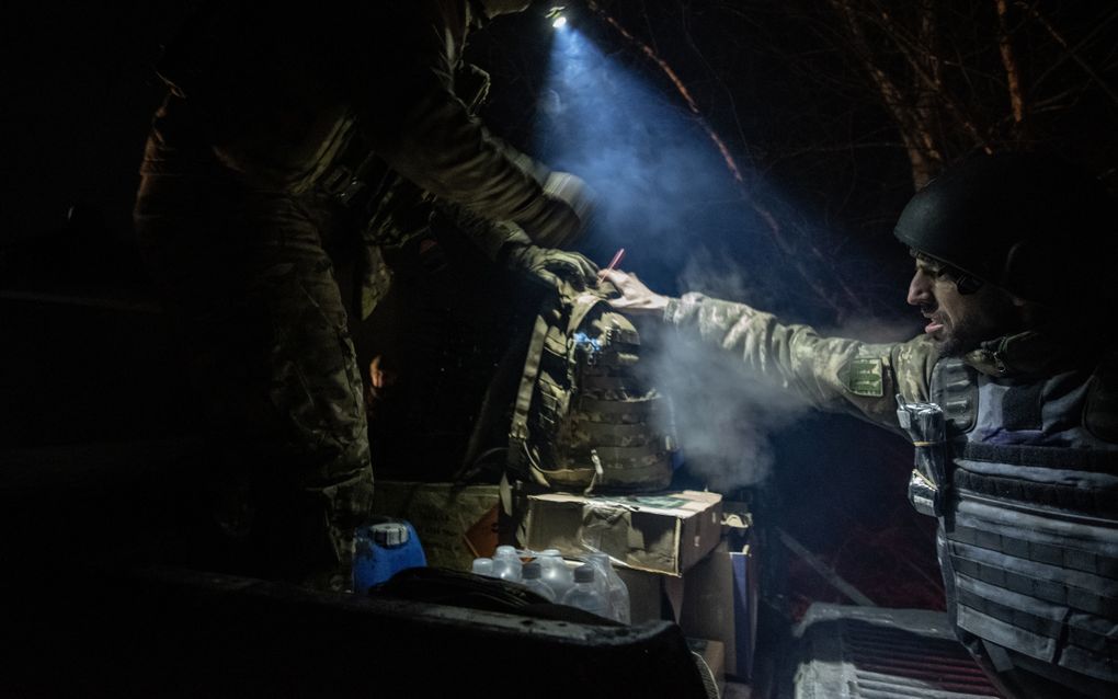 Oekraïense militairen van de 68e brigade aan het front in Oekraïne. beeld EPA, Maria Senovilla