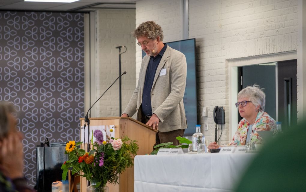 Synodepreses ds. P.G. (Peter) Sinia tijdens de synode van de NGK, zaterdag te Elspeet. beeld Bram van de Biezen