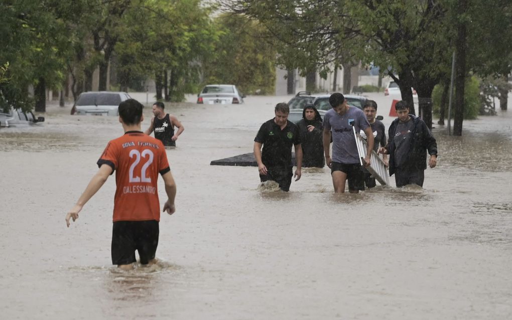 Overstromingen in de Argentijnse stad Bahia Blanca, ongeveer 600 kilometer ten zuiden van Buenos Aires. beeld AFP, Pablo Presti