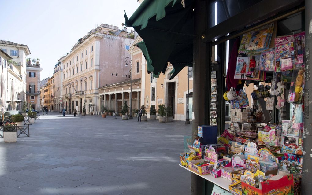 Een kiosk in Rome. beeld EPA, Maurizio Brambatti