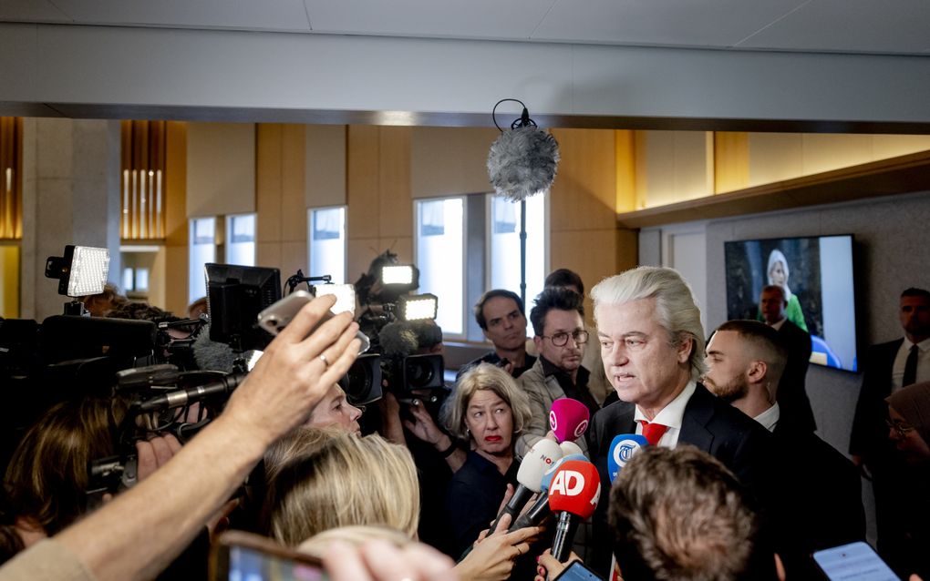 Geert Wilders (PVV) staat dinsdag de pers te woord. beeld ANP, REMKO DE WAAL