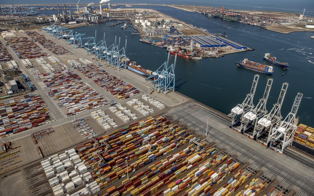 „Nederland is als relatief klein land bovenmatig afhankelijk van open markten, multilaterale samenwerking en de internationale rechtsorde.” Foto: de Maasvlakte. beeld ANP, Koen van Weel