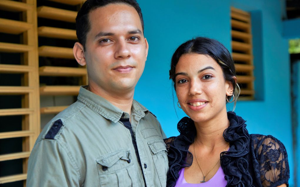 Ziekenhuisarts David en medisch studente Helen zijn een echtpaar in Cuba dat de misstanden in de medische sector dagelijks ervaart. beeld Jaco Klamer