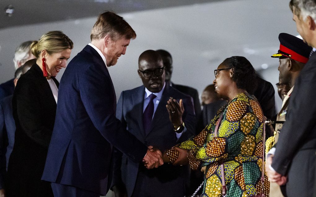 Koning Willem-Alexander en koningin Máxima zijn aangekomen op Jomo Kenyatta International Airport. Het koningspaar brengt een driedaags staatsbezoek aan Kenia om de handelsrelatie te versterken. beeld ANP, REMKO DE WAAL