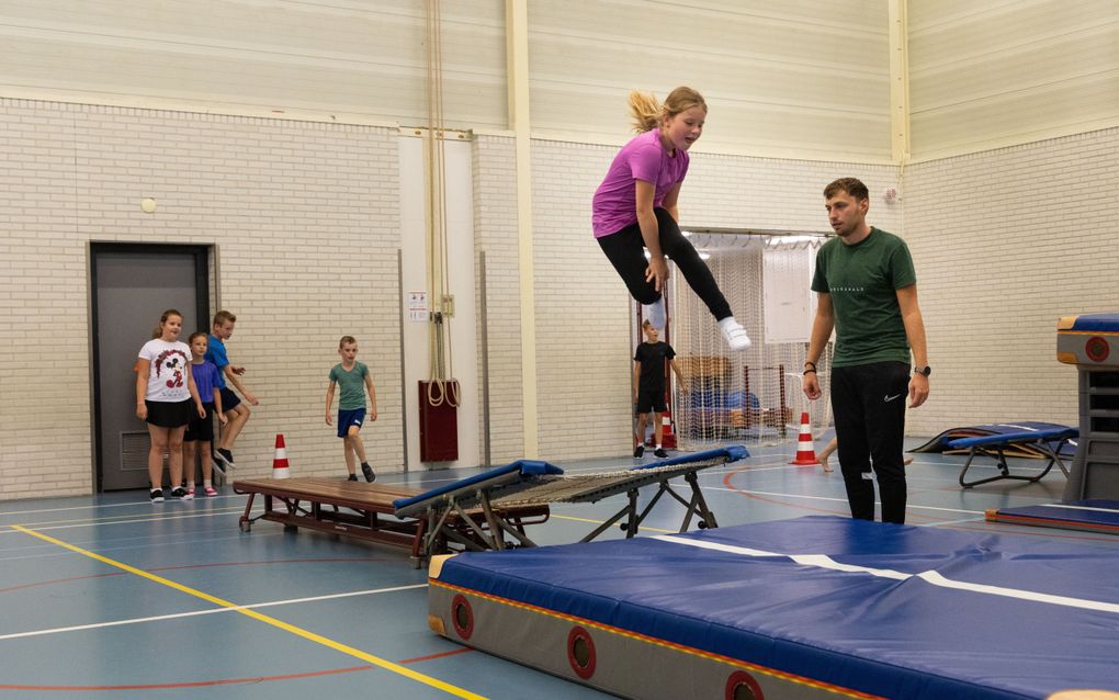 Leerlingen krijgen gymles. beeld RD, Anton Dommerholt