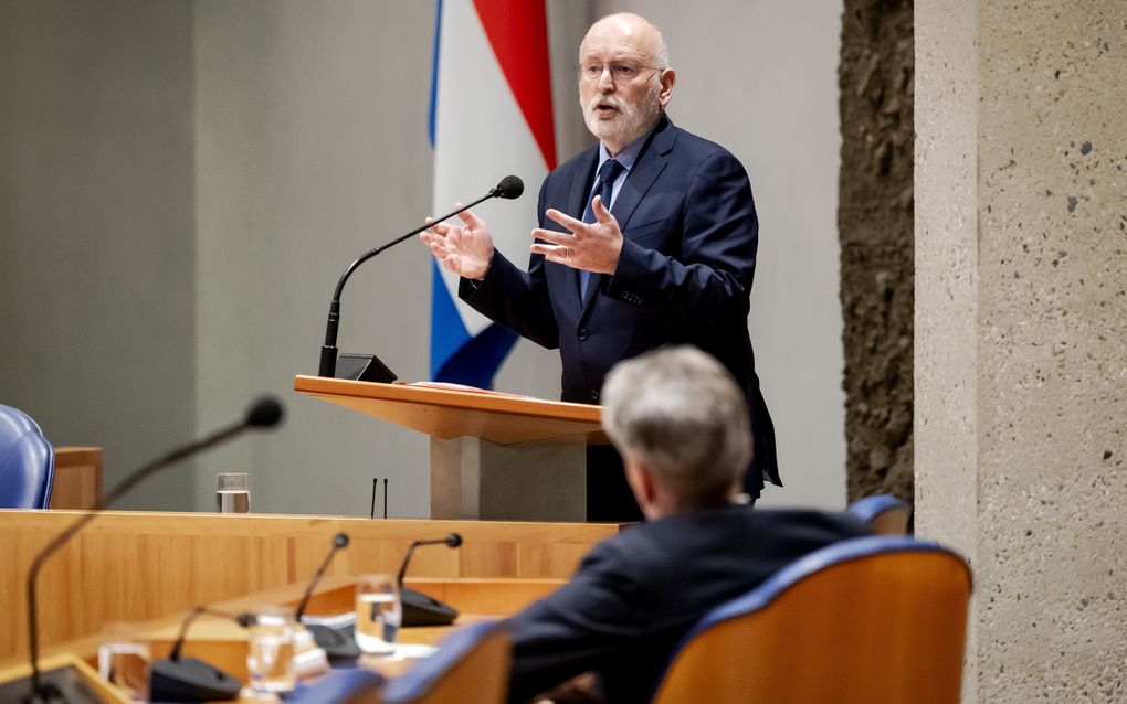 Frans Timmermans (GroenLinks-PvdA) en premier Dick Schoof tijdens het debat over de Europese top. beeld ANP, Robin van Lonkhuijsen