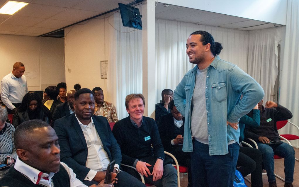 Tweede Kamerlid Don Ceder (ChristenUnie) tijdens een bezoek aan een migrantenkerk in Amsterdam-Zuidoost. beeld Ronald Bakker 