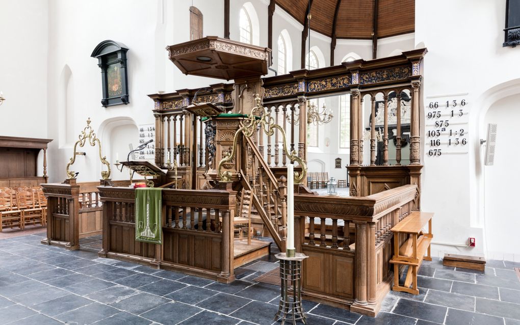 Preekstoel in de Oude Kerk in Abcoude. beeld Sjaak Verboom