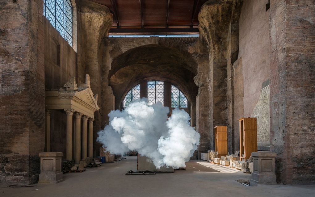 Kunstenaar Berndnaut Smilde maakt wolken