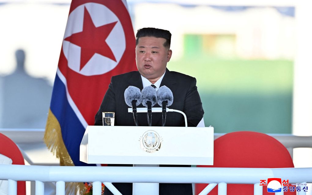 „Kim Jong-un regeert Noord-Korea inmiddels dertien jaar. Hij geeft zijn persoonlijkheidscultus steeds verder vorm. De geïndoctrineerde burgerbevolking gaat hieronder gebukt.” beeld AFP
