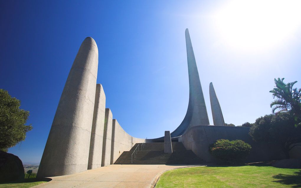 In 1975 werd in de heuvels van het stadje Paarl (niet ver van Kaapstad) het zogenoemde Taalmonument opgericht. De verschillende zuilen of obelisken vertegenwoordigen de talen van Zuid-Afrika. beeld gettyimages