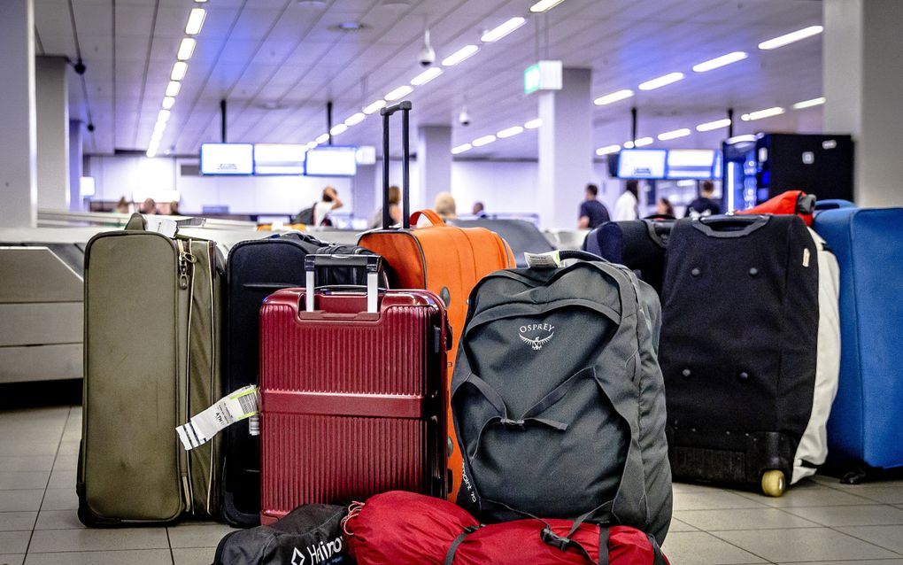 De auteurs van ”Kofferverhalen” beschrijven uiteenlopende verhalen van migranten die vanwege een huwelijk, voor werk of door een oorlog hun land verlieten. beeld ANP, Remko de Waal