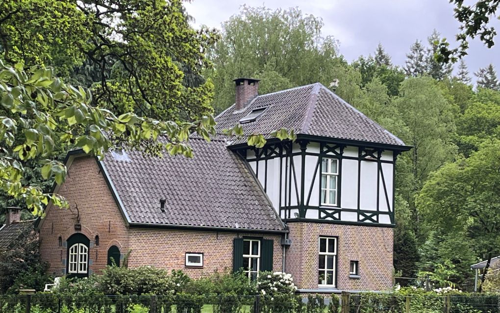 Jachthuis aan de Heegderweg in Uddel. Het klompenpad Uddelermeer voert erlangs. beeld RD