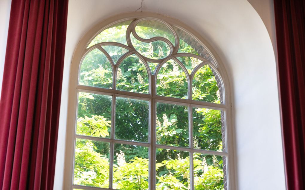 Raam in de dorpskerk van Herwijnen. beeld RD, Anton Dommerholt