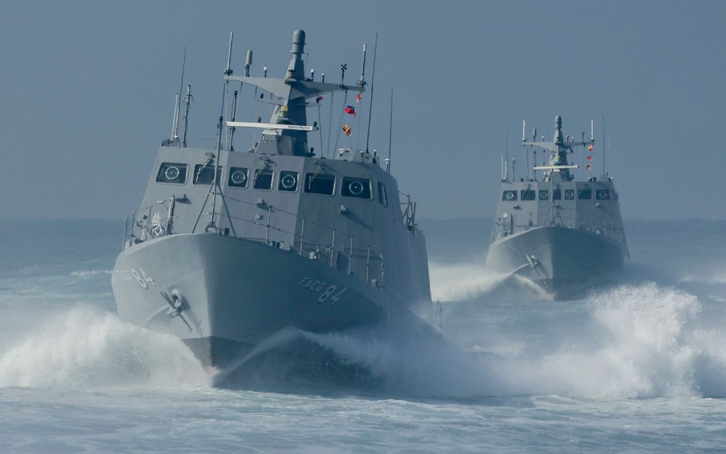 Taiwanese marineschepen oefenen voor de kust. beeld EPA, Ritchie B. Tongo