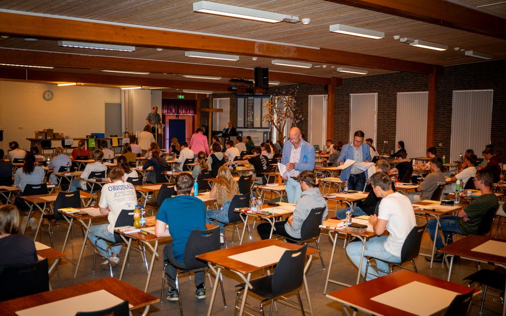 Op CSG Prins Maurits in Middelharnis zijn vrijdag voor de meeste leerlingen de examens begonnen. beeld Van der Wal Fotografie, Rens de Groot