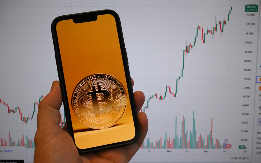 „Tegen het vragen van rente hebben weinig christenen vandaag de dag nog bezwaren, maar hoe zit het met investeren in bitcoins of complexe beleggingsproducten?” beeld AFP, Nicolas Tucat