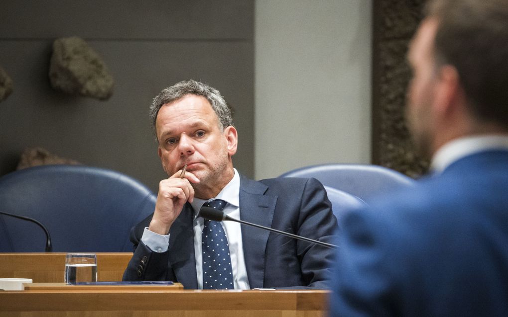 Minister van Buitenlandse Zaken Caspar Veldkamp tijdens het Kamerdebat dinsdag. beeld ANP, Freek van den Bergh